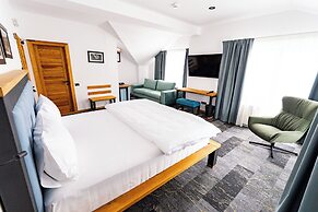 HOW Boutique and Hotel