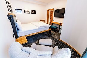 HOW Boutique and Hotel