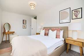 The Oxford Garden House - Spacious 5-bed Oxford Home With Garden Balco