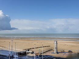 Cosy Renovated Flat on the Seafront