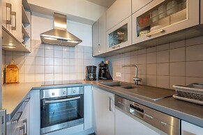 Cosy Renovated Flat on the Seafront