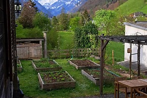 Alpine Chalet With Mountain Views & Tranquillity