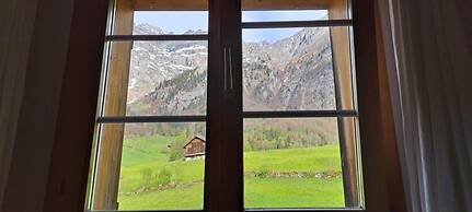 Alpine Chalet With Mountain Views & Tranquillity