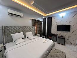 Villa Maxili Hotel and Apartment