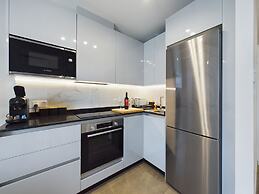 E1 18th Floor Studios, Sea & Beach Views