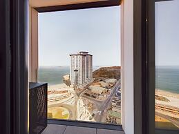 E1 Spacious Studios, Sea and Beach Views, High Floor