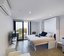 E1 18th Floor Studios, Sea & Beach Views