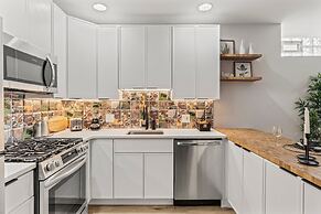 Old City 2 BR  Near Historic Sites