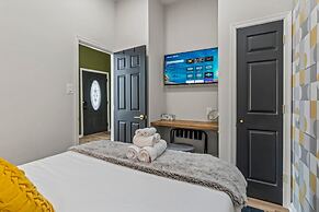 Old City 2 BR  Near Historic Sites