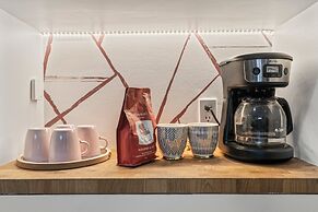 Old City 2 BR  Near Historic Sites