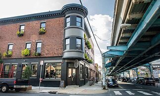 Old City 2 BR  Near Historic Sites