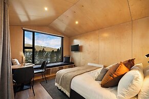 The Huts at Lakes Edge