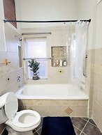 1-BD Home near Stadiums Free Parking