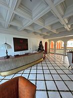 Hillside Apartment In Sunset Town