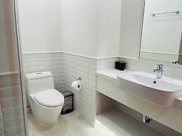 Hillside Apartment In Sunset Town