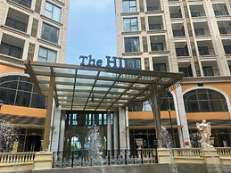 Hillside Apartment In Sunset Town