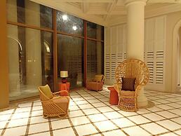 2 Bedrooms Apartment In Sunset Town