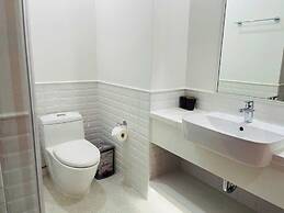 2 Bedrooms Apartment In Sunset Town