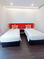 2 Bedrooms Apartment In Sunset Town