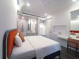 2 Bedrooms Apartment In Sunset Town