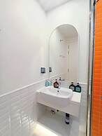 2 Bedrooms Apartment In Sunset Town
