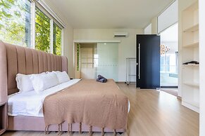 38Pax Flame of the Forest Retreat Villa KL by Verano