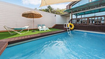 Namhae Elsia Pet Pool Villa Pension