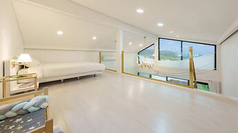 Namhae Elsia Pet Pool Villa Pension