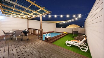 Namhae Elsia Pet Pool Villa Pension