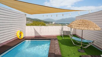 Namhae Elsia Pet Pool Villa Pension