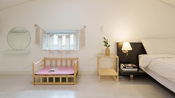 Namhae Elsia Pet Pool Villa Pension