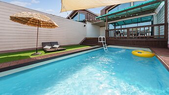 Namhae Elsia Pet Pool Villa Pension
