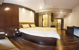 Quays Himalayan Hotel & Apartments