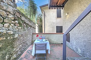 Lemon House With Shared Pool