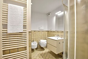 Lemon House With Shared Pool