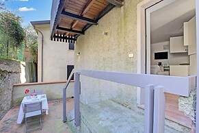 Lemon House With Shared Pool