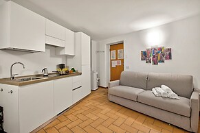 Lemon House With Shared Pool