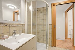 Lemon House With Shared Pool