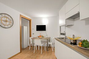 Lemon House With Shared Pool