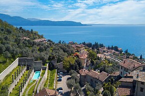 Zagara House Lake View & Shared Pool