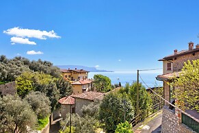 Zagara House Lake View & Shared Pool