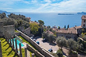 Zagara House Lake View & Shared Pool