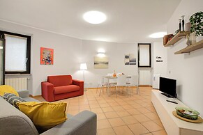 Magnolia House With Shared Pool