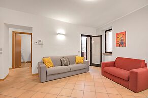 Magnolia House With Shared Pool