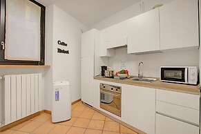 Magnolia House With Shared Pool