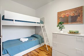 Magnolia House With Shared Pool