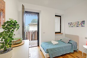 Magnolia House With Shared Pool