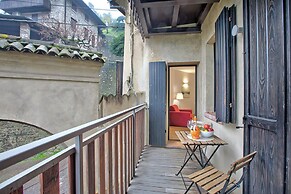 Magnolia House With Shared Pool