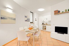 Magnolia House With Shared Pool