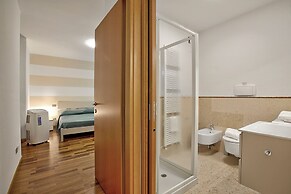 Magnolia House With Shared Pool